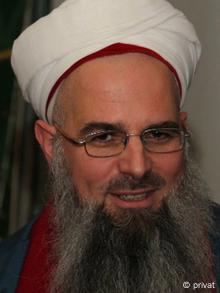 Portrait von Husamuddin Meyer mit Bart, Brille und Turban. (Copyright: privat)