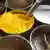 La cúrcuma o raíz amarilla es una especia cotidiana en la cocina india y también conocida por su efecto antiinflamatorio.