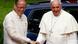 Rais Benigno Aquino, akisalimiana na Papa Francis Rais Benigno Aquino, akisalimiana na Papa Francis