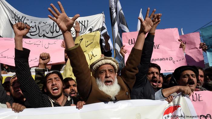 Proteste gegen Charlie Hebdo Karikaturen in Peschawar Pakistan 16.01.2015