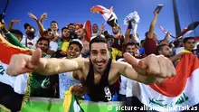 epa04578149 Iraqi fans celebrate after the penalty shootout of the AFC Asian Cup 2015 quarter final soccer match between Iran and Iraq in Canberra, Australia, 23 January 2015. Iraq won 7-6 on penalties. EPA/MICK TSIKAS AUSTRALIA AND NEW ZEALAND OUT +++(c) dpa - Bildfunk+++