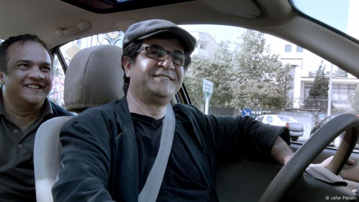 Filmausschnitt aus Taxi (Regie: Jafar Panahi)