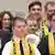 Bundespräsident Gauck (l.) mit Spielern des Teams Bananenflanke. Foto: dpa-pa