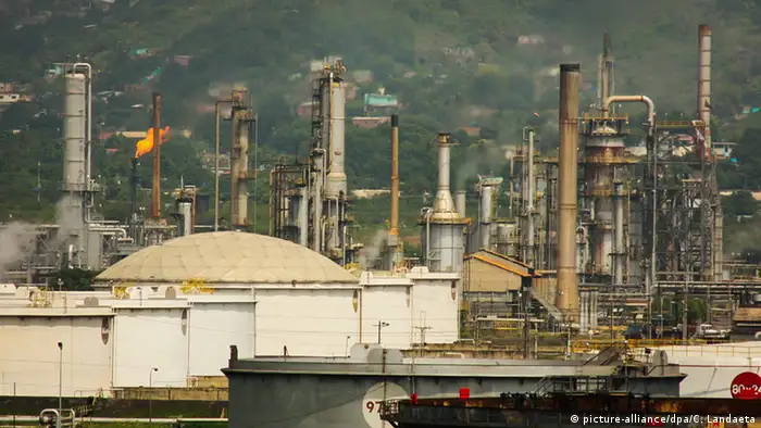 Staatliche Öl-Raffinerie in Puerto La Cruz, Venezuela