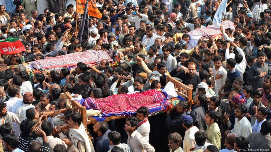 Protesters Mourn Pakistan Blast Victims – DW – 01/31/2015