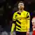 Borussia Dortmunds Marco Reus schaut verständnislos in den Himmel (Foto: REUTERS/Ina Fassbender)