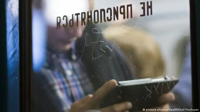 Moskau Russland User Tablet Symbolbild Internet User Tablet App USA