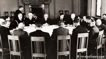 La table ronde des négociations de Yalta, où Staline a laissé peu de place au hasard