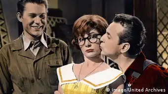 Violetta FerrariVioletta Ferrari in dem Film Lass mich am Sonntag nicht allein mit Georg Thomalla und Willy Hagara (1959)