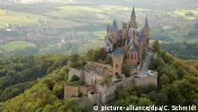 Luftaufnahme von Burg Hohenzollern bei Hechingen in der Schwäbischen Alb, aufgenommen am 29.09.2006. Foto: Carsten Schmidt