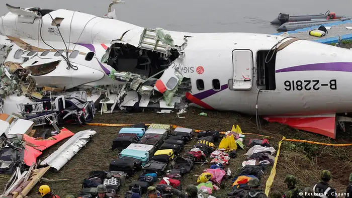 Suche nach Opfern nach Flugzeugzunglück in Taiwan 05.02.2015