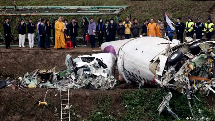 Trauer nach Flugzeugzunglück in Taiwan 05.02.2015