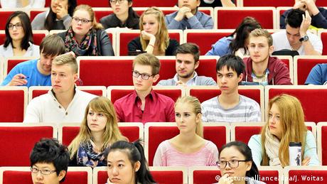 Universität Leipzig Studenten im Hörsaal Vorlesung