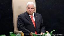 epa03883224 Ricardo Martinelli Berrocal, President of Panama, waits to speak during the general debate of the 68th session of the United Nations (UN) General Assembly at United Nations headquarters in New York City, New York, USA, 25 September 2013. EPA/JASON SZENES +++(c) dpa - Bildfunk+++