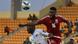 Der Kongolese Jeremy Bokila (l.) und Sipo Bohale von Äquatorialguinea kämpfen um den Ball (Foto: ISSOUF SANOGO/AFP/Getty Images) Der Kongolese Jeremy Bokila (l.) und Sipo Bohale von Äquatorialguinea kämpfen um den Ball (Foto: ISSOUF SANOGO/AFP/Getty Images)