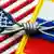 Колючий дріт на тлі прапорів Росії та США (символічне фото)