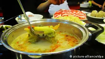 China, Teller mit Suppe