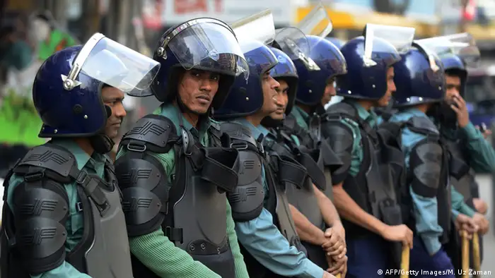 Bangladesch Politische Gewalt Polizisten in Dhaka