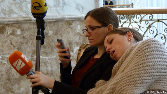 Журналисты спят во Дворце независимости в Минске в ожидании окончания переговоров нормандской четверки