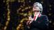 Wim Wenders hält den Ehrenbär der Berlinale 2015 in Händen (Foto:imago/Xinhua) Wim Wenders hält den Ehrenbär der Berlinale 2015 in Händen (Foto:imago/Xinhua)