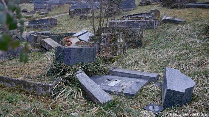 Hunderte Gräber in Frankreich auf dem Friedhof Sarre-Union geschändet