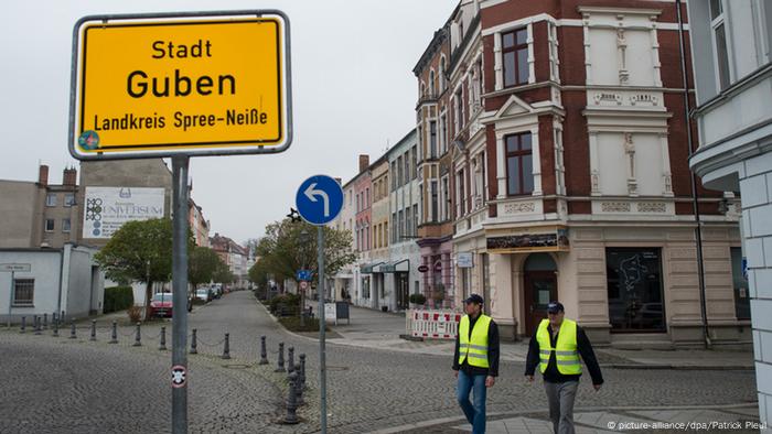 Stadtschild Guben (picture-alliance/dpa/Patrick Pleul)