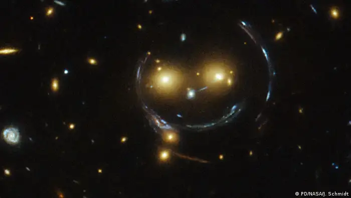 Otra de las creaciones de Hubble: un emoticón espacial.