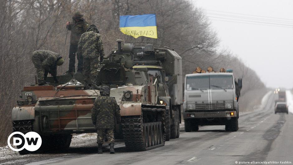 Tropas ucranianas se rendem em Debaltsevo – DW – 18/02/2015