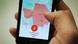 Ein Hand hält ein Smartphone mit der Kartendarstellung einer App (Foto: dpa) Ein Hand hält ein Smartphone mit der Kartendarstellung einer App (Foto: dpa)