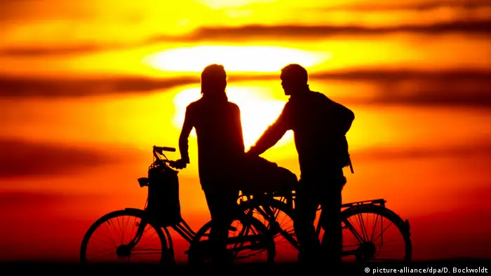 Deutschland Fahrradfahrer in Berlin (picture-alliance/dpa/D. Bockwoldt)