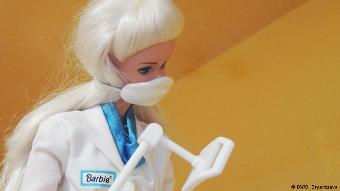Барби-зубной врач