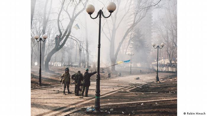Фото із серії Робіна Гінша Майдан
