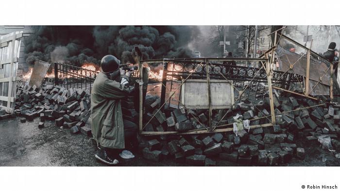 Фото із серії Робіна Гінша Майдан