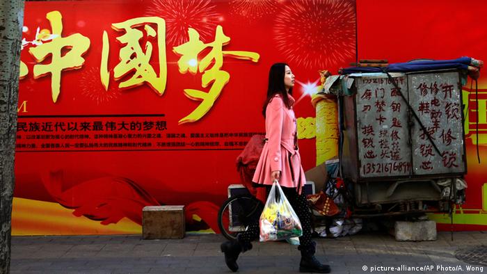 A poster reading Chinese Dream in Beijing (picture-alliance/AP Photo/A. Wong)