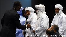 13.02.2015 *** Bildunterschrift:Malian Foreign Minister Abdoulaye Diop (L) shakes hands with representatives of Malian armed rebel groups at the end of a peace agreement ceremony as part of mediation talks between Bamako and some northern militants, on March 1, 2015 in the Algerian capital Algiers. The deal, hammered out in eight months of tough negotiations in neighbouring Algeria, provides for the transfer of a raft of powers from Bamako to the north, an area the size of Texas that the rebels refer to as 'Azawad'. AFP PHOTO / FAROUK BATICHE (Photo credit should read FAROUK BATICHE/AFP/Getty Images)
