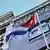 Kuba-Flagge vor der Kubanischen Botschaft in Brüssel (Foto: DW/M. Banchon)