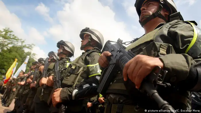 Symbolbild Kolumbien Cali Polizei (picture-alliance/dpa/C. Escobar Mora)