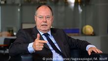 Peer Steinbrück im Interview # Tagesspiegel Doppel - Interview, ; MdB. Foto: Mike Wolff