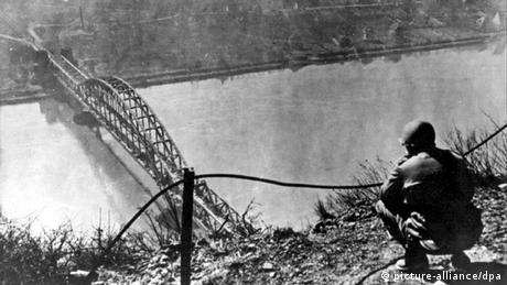 Един като по чудо оцелял мост над Рейн изиграва ключова