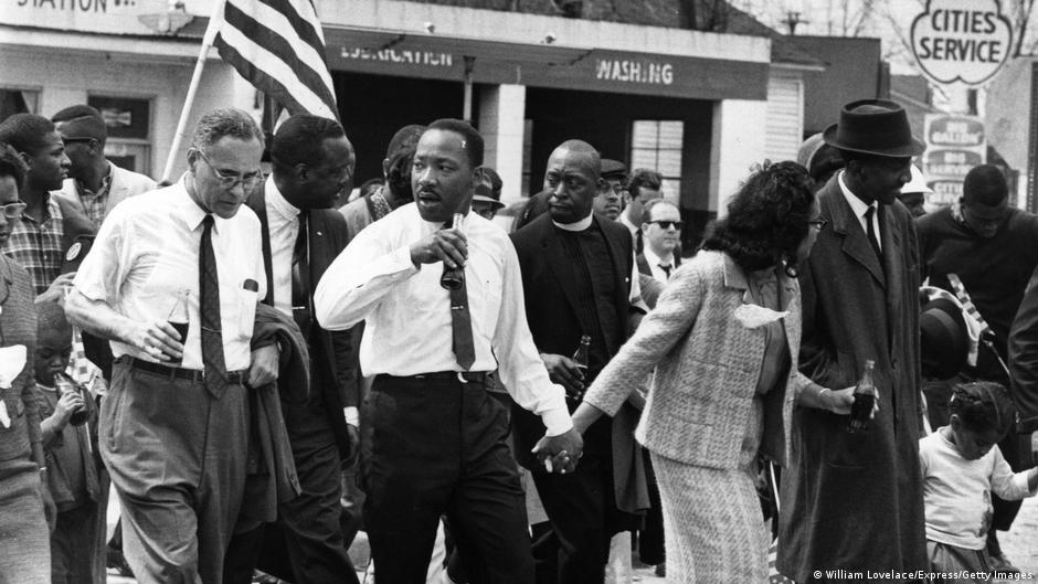 Martin Luter King i njegova supruga Koreta Skot King predvodili su marš za građanska prava od Selme do Montgomerija u Alabami, 3. maja 1965.