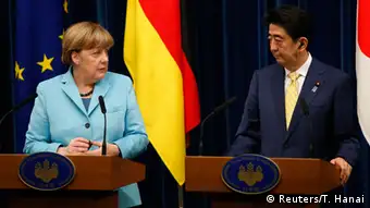 Japan Angela Merkel mit Premierminister Shinzo Abe PK in Tokio