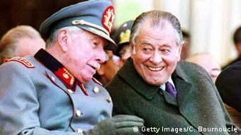 Former Chilean President Gen. Augusto Pinochet (L), with President Patricio Aylwin, 1993, Copyright: CRIS BOURONCLE/AFP/Getty Images