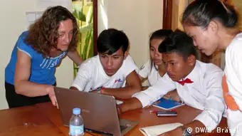Teilnehmerinnen und Teilnehmer des DW Akademie-Workshops zur Medienkompetenz in Phom Penh (Foto: DW Akademie/Sylvia Bräsel).
