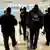 Türkei verstärkt Kontrollen - türkische Zivil-Polizisten kontrollieren Passagiere am Flughafen in Istanbul