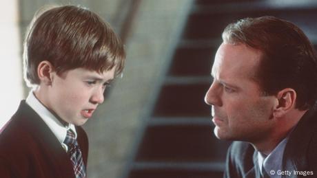 Bruce Willis movie scene The sixth sense