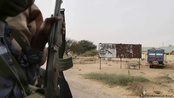 Tschad Fahne Soldaten Kampf gegen Boko Haram Nigeria