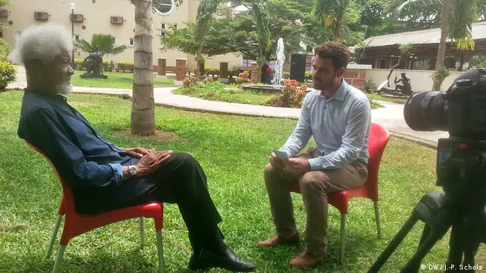 Nigeria: TV-Interview Wole Soyinka und Jan-Philipp Scholz