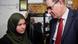 Gerd Müller mit einer syrischen Frau im Flüchtlingslager Schatila in Beirut Gerd Müller mit einer syrischen Frau im Flüchtlingslager Schatila in Beirut