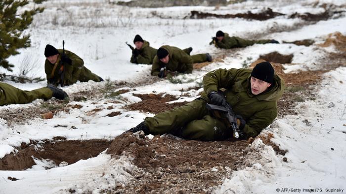 Ukraine Soldaten bei einer Übung in Desna (Foto: getty Images)