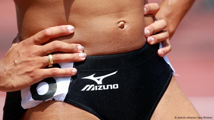 Athlete with belly button on show